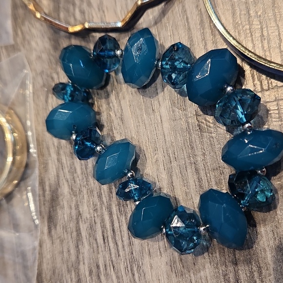 12 pc. JEWELRY LOT Earrings, neclaces,& bracelets blue gold & silver tones - Picture 9 of 12